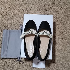 Dior flat ribbon.